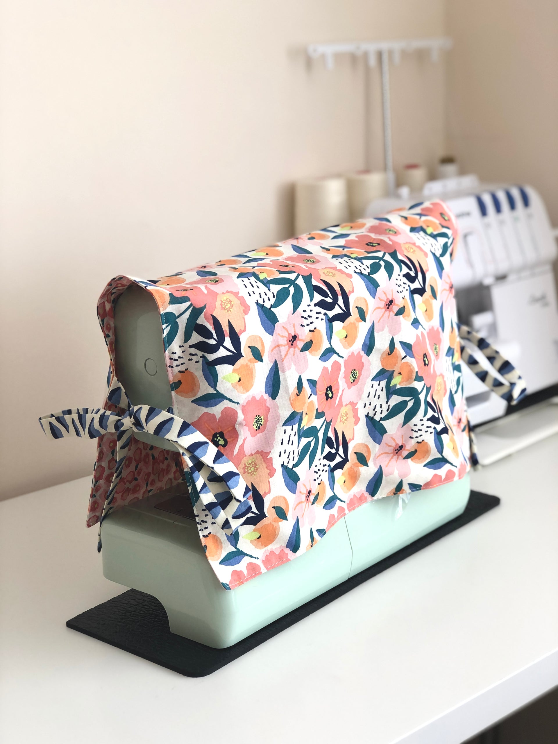 Easy Peasy Sewing Machine Cover and Mat: free sewing pattern